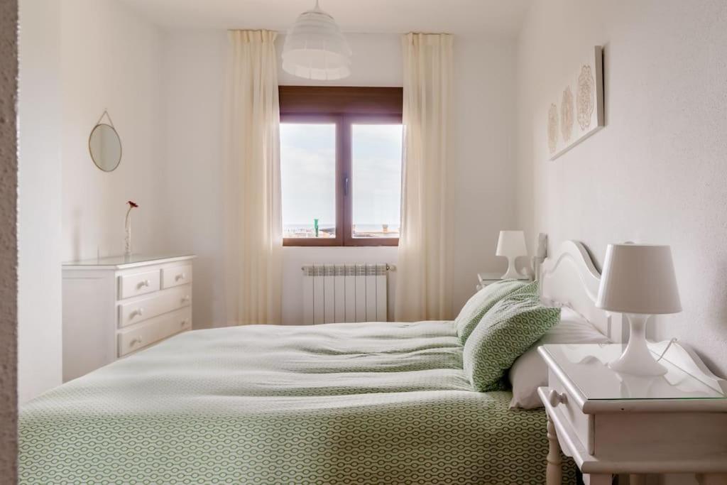 Casa de Las Flores - Apartamento con jardín privado frente a la Playa de Comillas Exterior foto