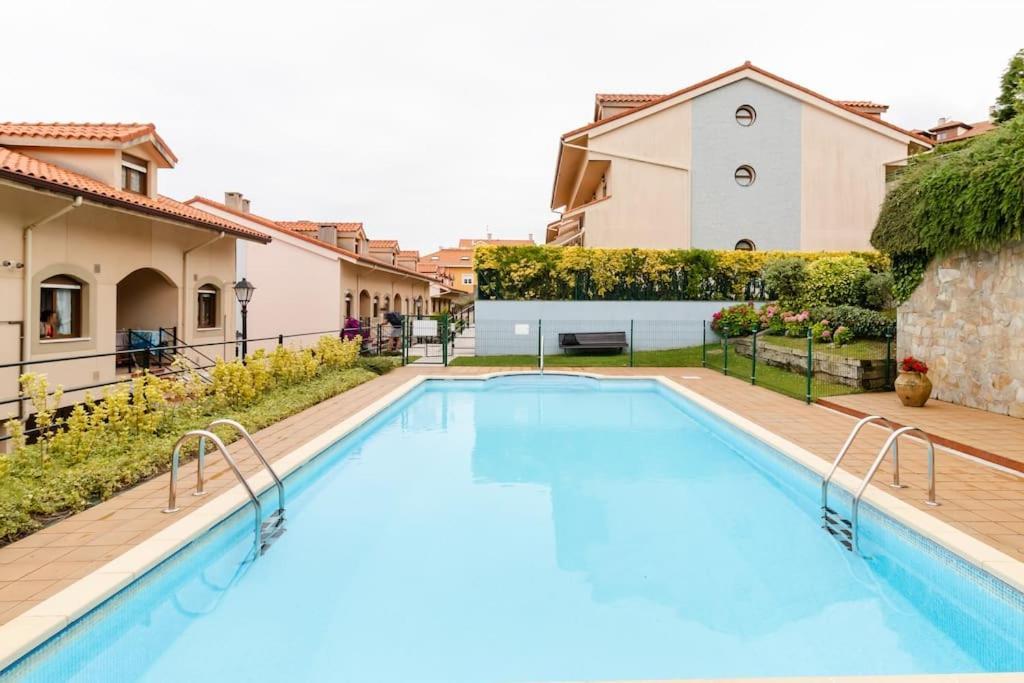 Casa de Las Flores - Apartamento con jardín privado frente a la Playa de Comillas Exterior foto