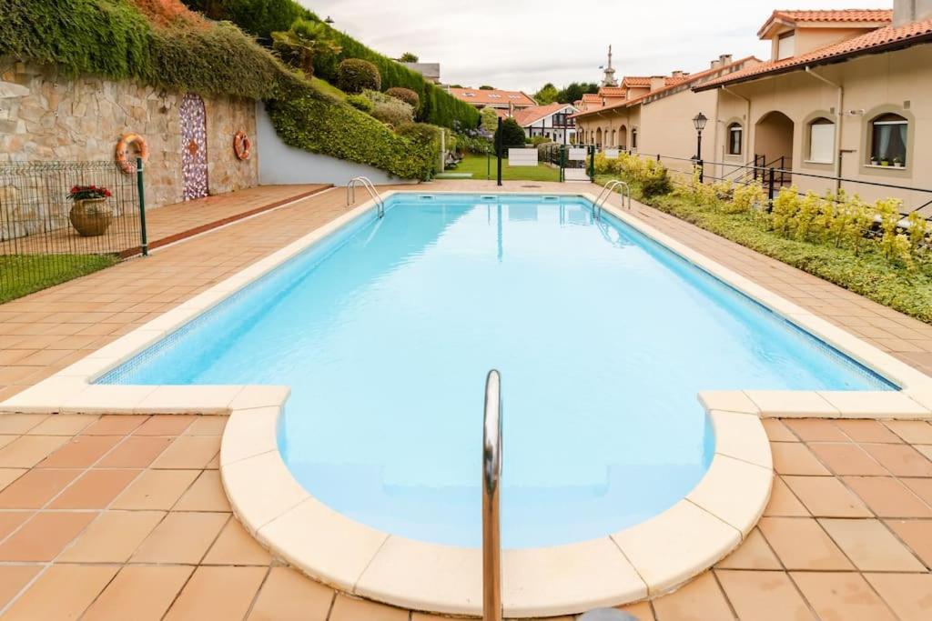 Casa de Las Flores - Apartamento con jardín privado frente a la Playa de Comillas Exterior foto