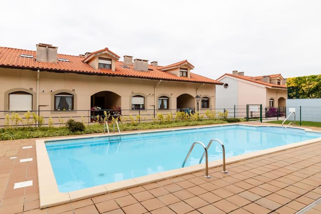 Casa de Las Flores - Apartamento con jardín privado frente a la Playa de Comillas Exterior foto
