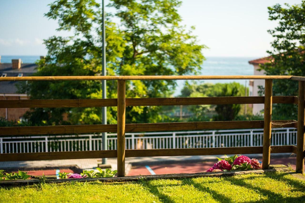 Casa de Las Flores - Apartamento con jardín privado frente a la Playa de Comillas Exterior foto