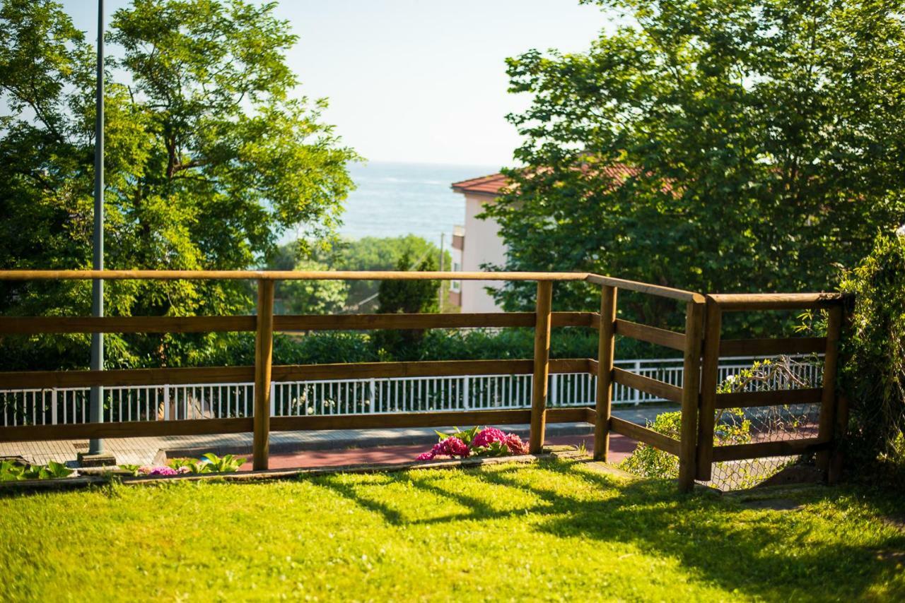 Casa de Las Flores - Apartamento con jardín privado frente a la Playa de Comillas Exterior foto