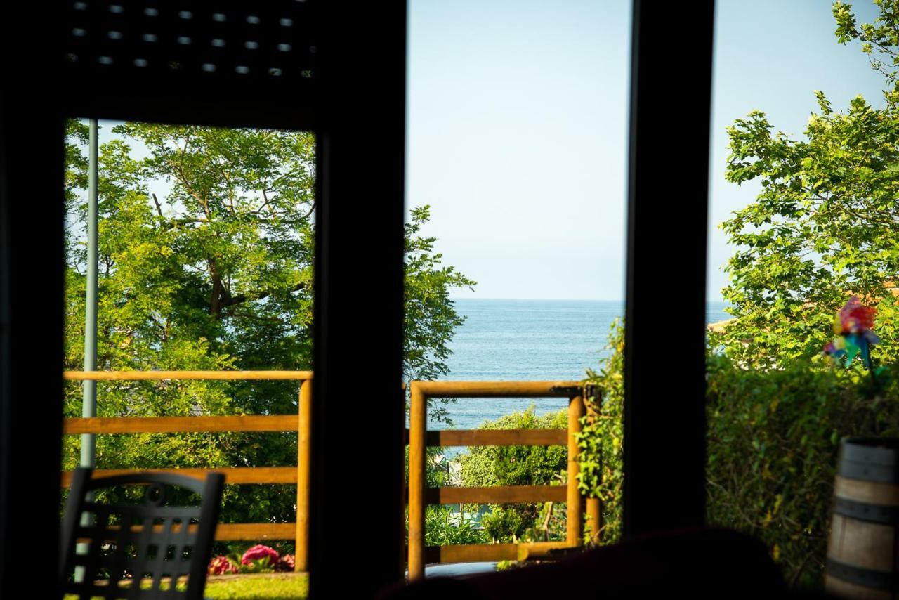 Casa de Las Flores - Apartamento con jardín privado frente a la Playa de Comillas Exterior foto